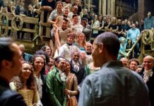 „Pukaj, pukaj, pukaj w szybę”: pokolenie Z, media społecznościowe i drogi Evan Hansen / Bethany Doherty