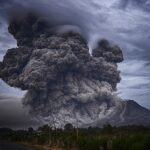 Wpływ wulkanów na zmiany klimatyczne w świecie / Piotr Kotlarz