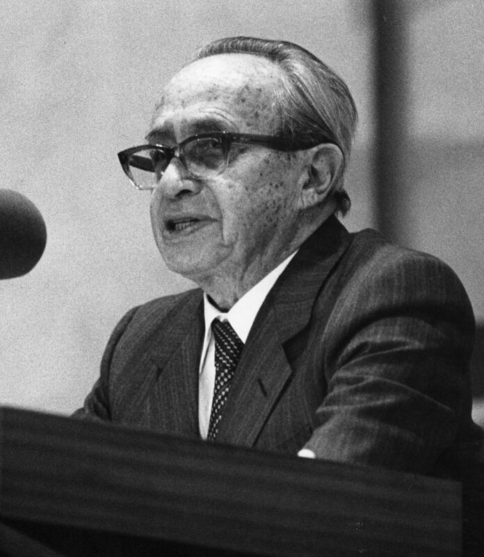 Hans_Jonas_an_der_Universität_St._Gallen_(1983)_HSGH_022-001945_(cropped_2)