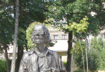 Wpływ tradycji spoza dominującego kanonu europejskiego na teatr współczesny / Piotr Kotlarz