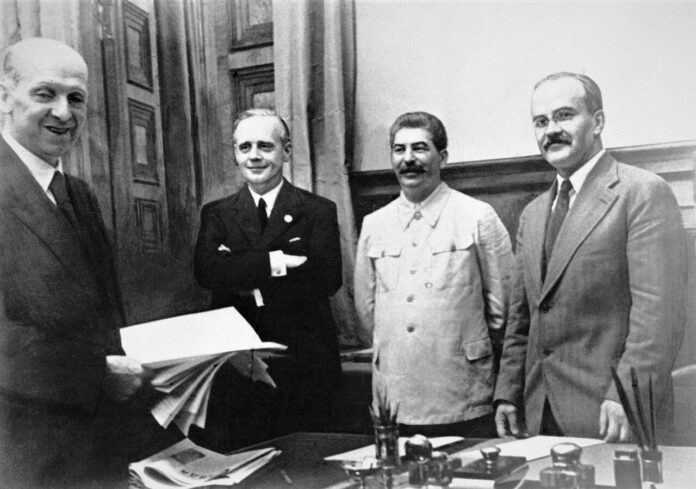 На_заключении_советско-германского_договора_о_ненападении